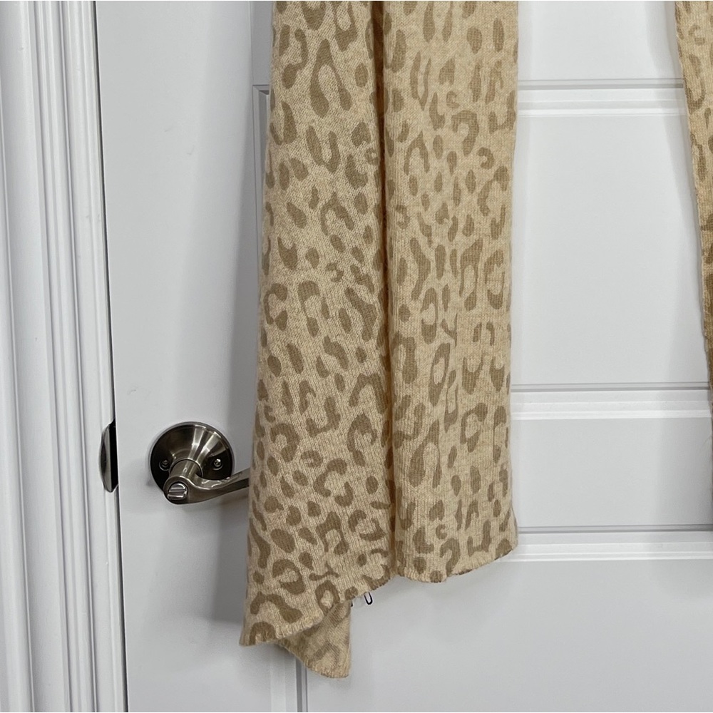 AMICALE 100% Cashmere NEW Leopard Animal Print Scarf Wrap NEW Oatmeal - Picture 4 of 11